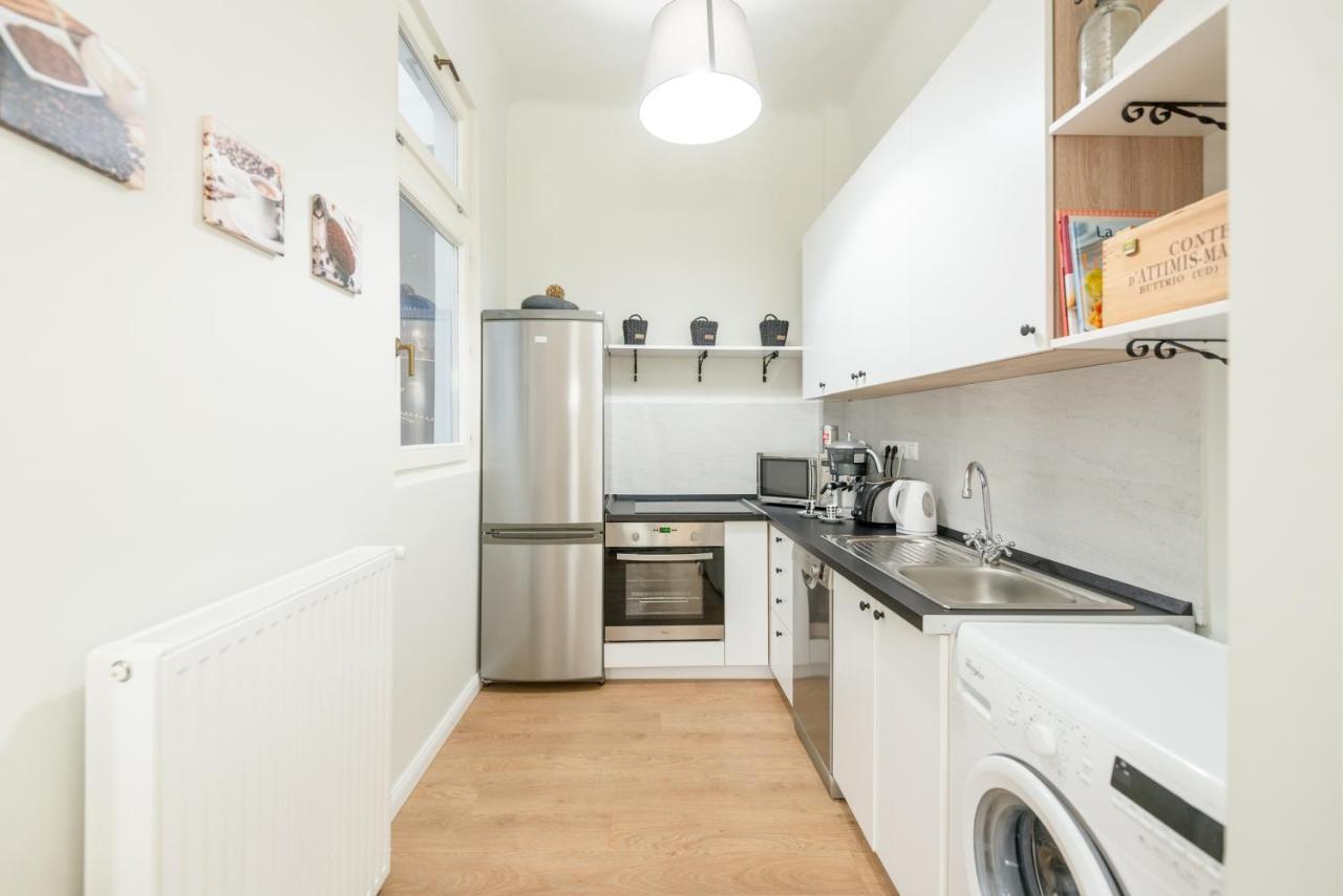 Downtown Heart 3 Bdr, 2 Bath, A/c