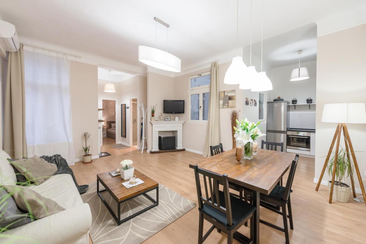 Downtown Heart 3 Bdr, 2 Bath, A/c Apartment Budapest