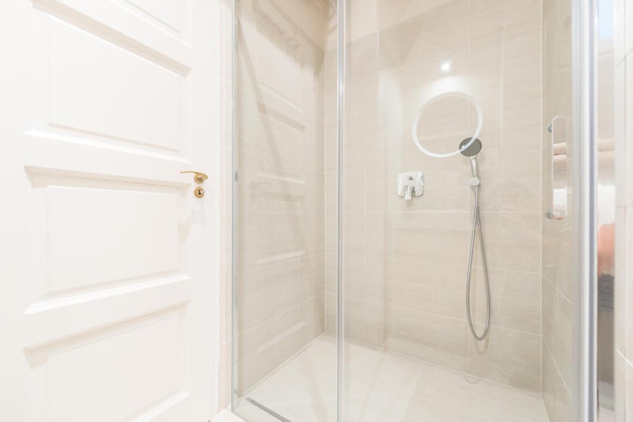 Downtown Heart 3 Bdr, 2 Bath, A/c Apartment Budapest
