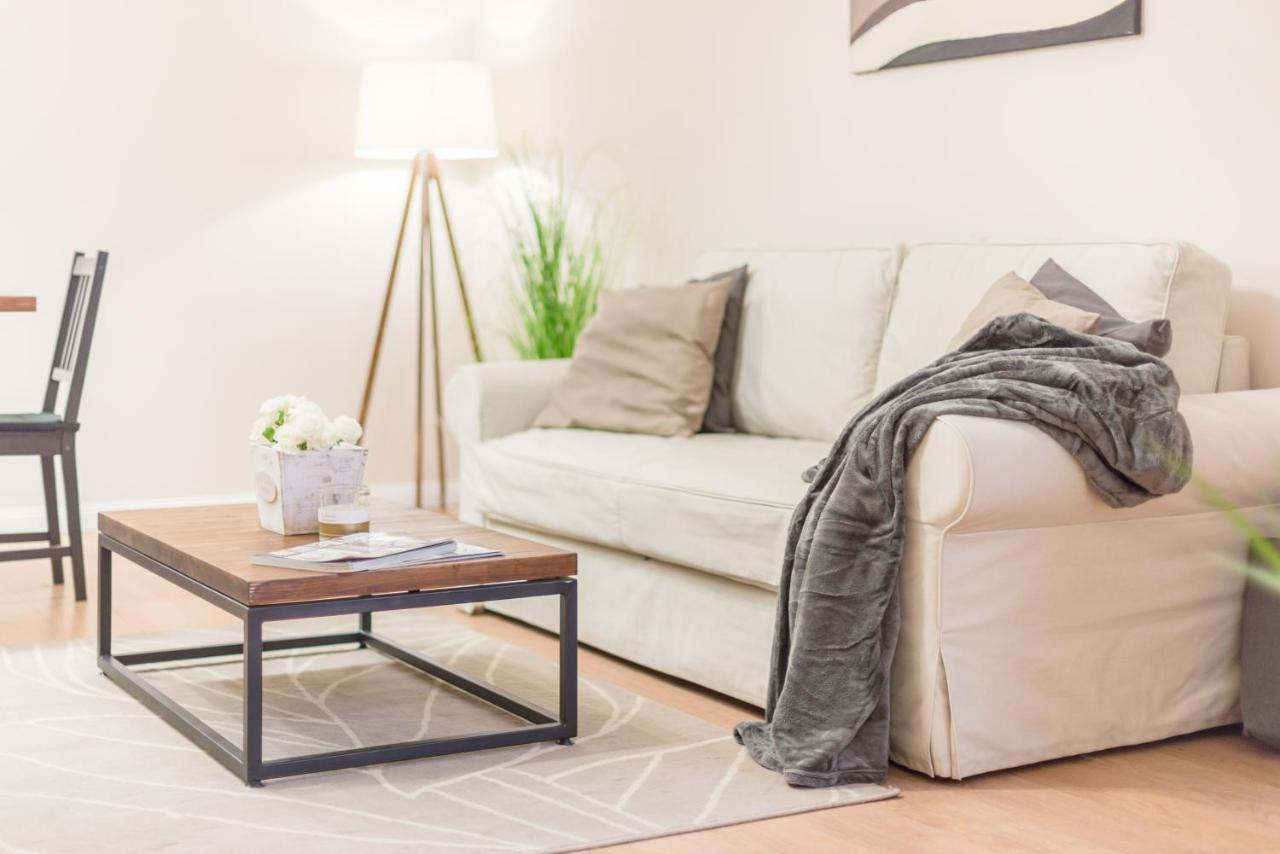 Apartment Downtown Heart 3 Bdr, 2 Bath, A/c *