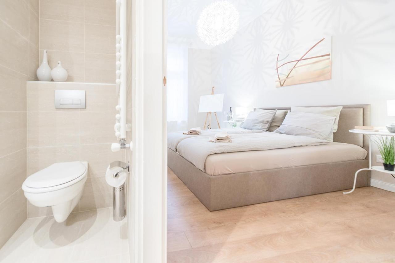 Downtown Heart 3 Bdr, 2 Bath, A/c Apartment Budapest