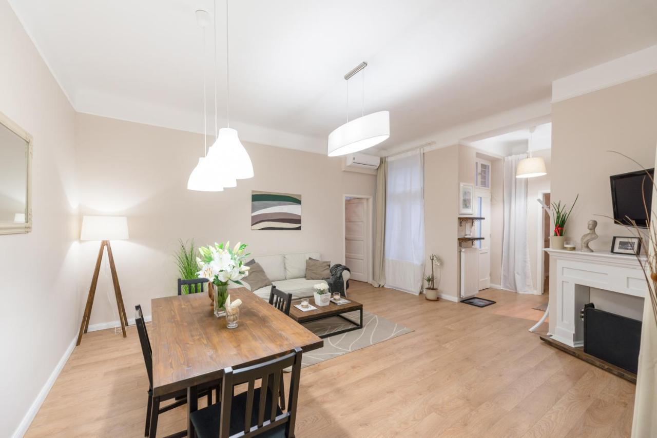 Downtown Heart 3 Bdr, 2 Bath, A/c Budapest