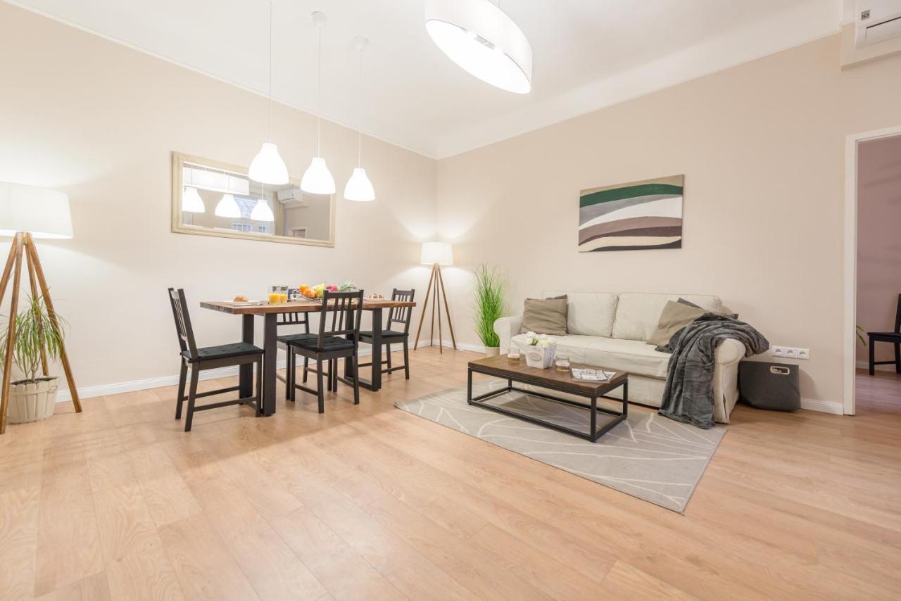 Downtown Heart 3 Bdr, 2 Bath, A/c *
