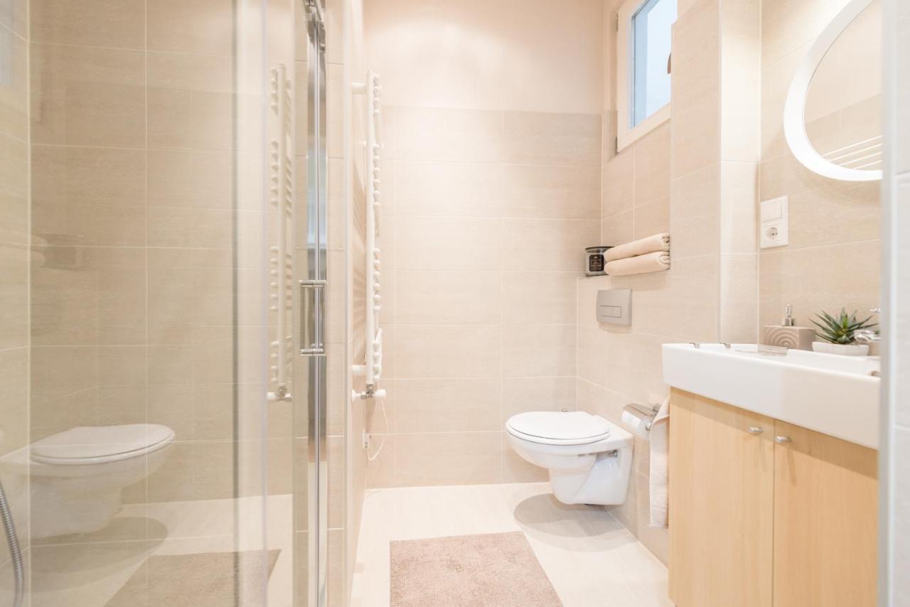 Downtown Heart 3 Bdr, 2 Bath, A/c Budapest