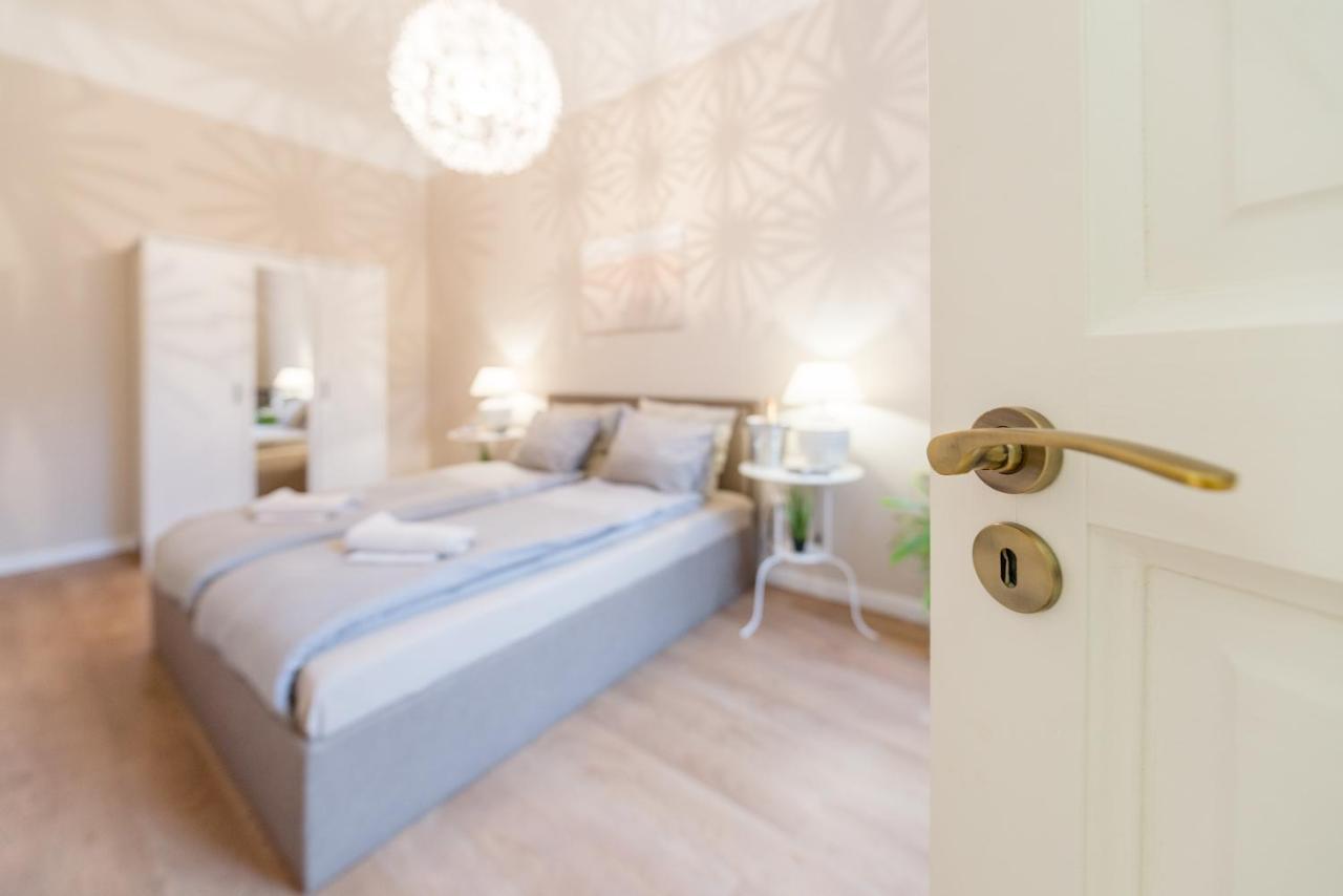 Downtown Heart 3 Bdr, 2 Bath, A/c * Budapest