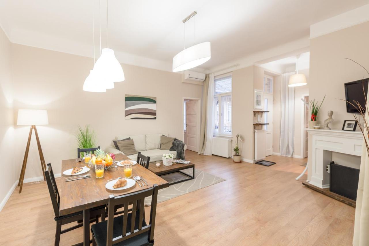 Apartament Downtown Heart 3 Bdr, 2 Bath, A/c *